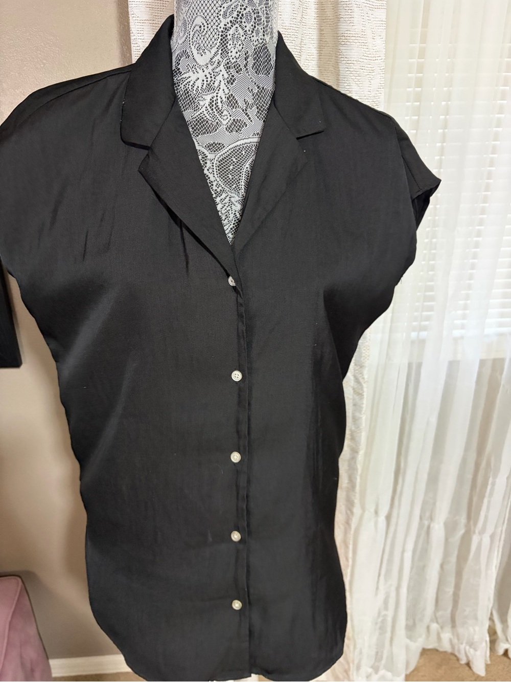 Philosophy Black Cap-Sleeve Button-Front Shirt